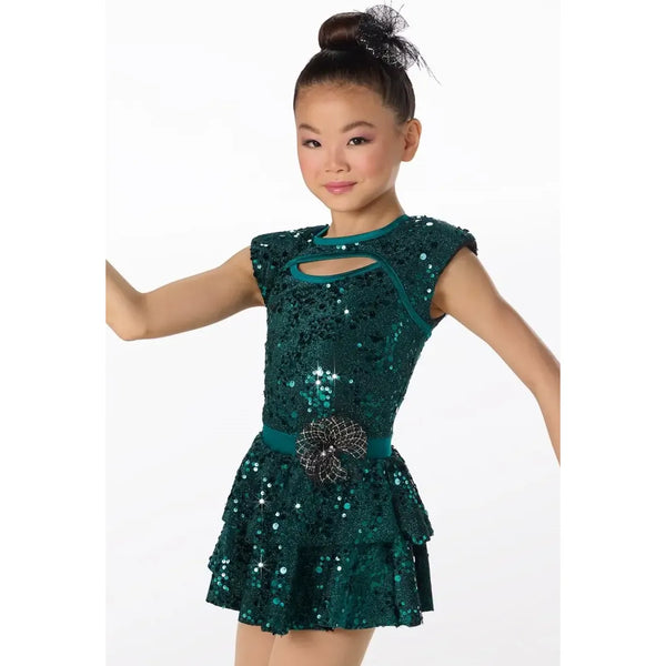 Weissman „The Middle“ Pailletten-Metallic-Kleid mit Federpuschel und Haarspange